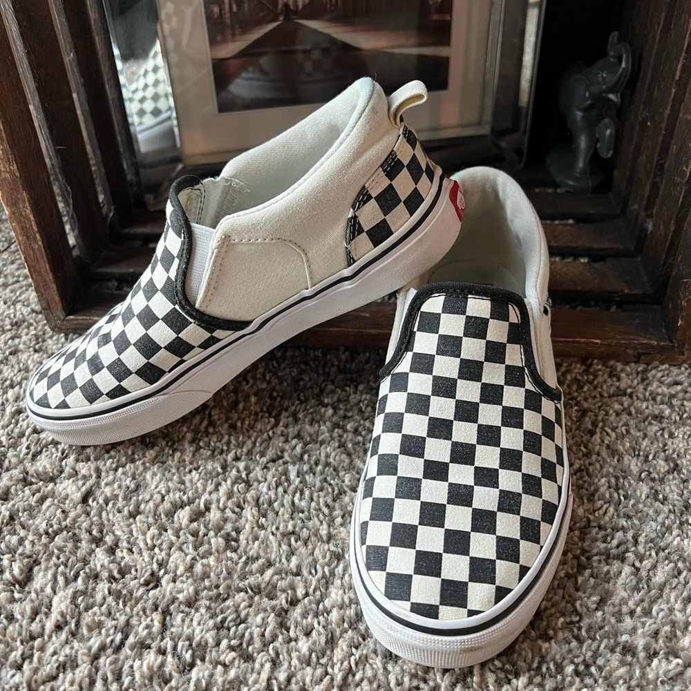 Vans youth size 4 / women size 6